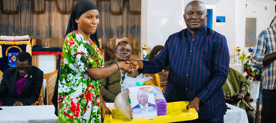 Oda MP Supports Over 1,000 SHS Freshers with Educational Materials and Cash